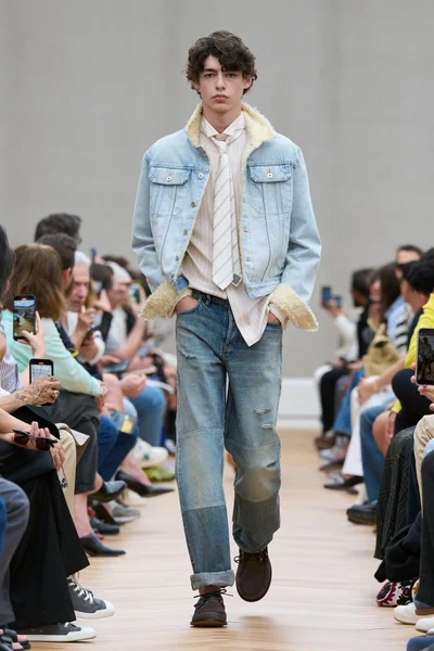 Look 13